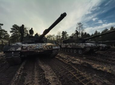 Ukrainian troops train in Poland to master Allied Leopard 2 tanks