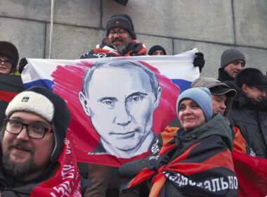 Russians support Putin