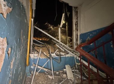 russian drones kill two civilians kharkiv injure 30 others military hospital among targets destroyed window seen staircase residential house – consequences strikes shevchenkivskyi district 29 2025 suspilne kharkiv/valeria yemets cf8382fa3a1c3161
