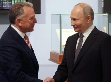 ftwitkoff cancels moscow trip kremlin snubs 22-point us-ukraine-european-backed ceasefire plan middle east special envoy steve witkoff (left) welcomed russian president vladimir putin (right) st petersburg 11 2025 met officials told