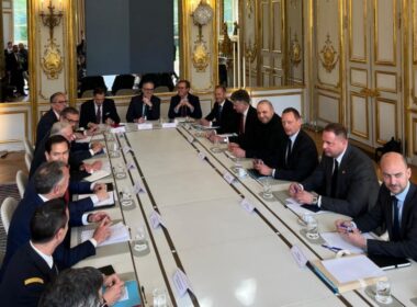 A meeting of delegations from Ukraine and the United States and representatives of countries participating in the Coalition of the Willing in Paris on 17 April.