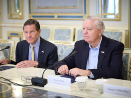 US senators roll into Kyiv with a plan to make Russian oil 500% more expensive