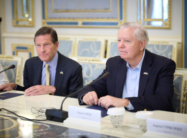 US senators roll into Kyiv with a plan to make Russian oil 500% more expensive