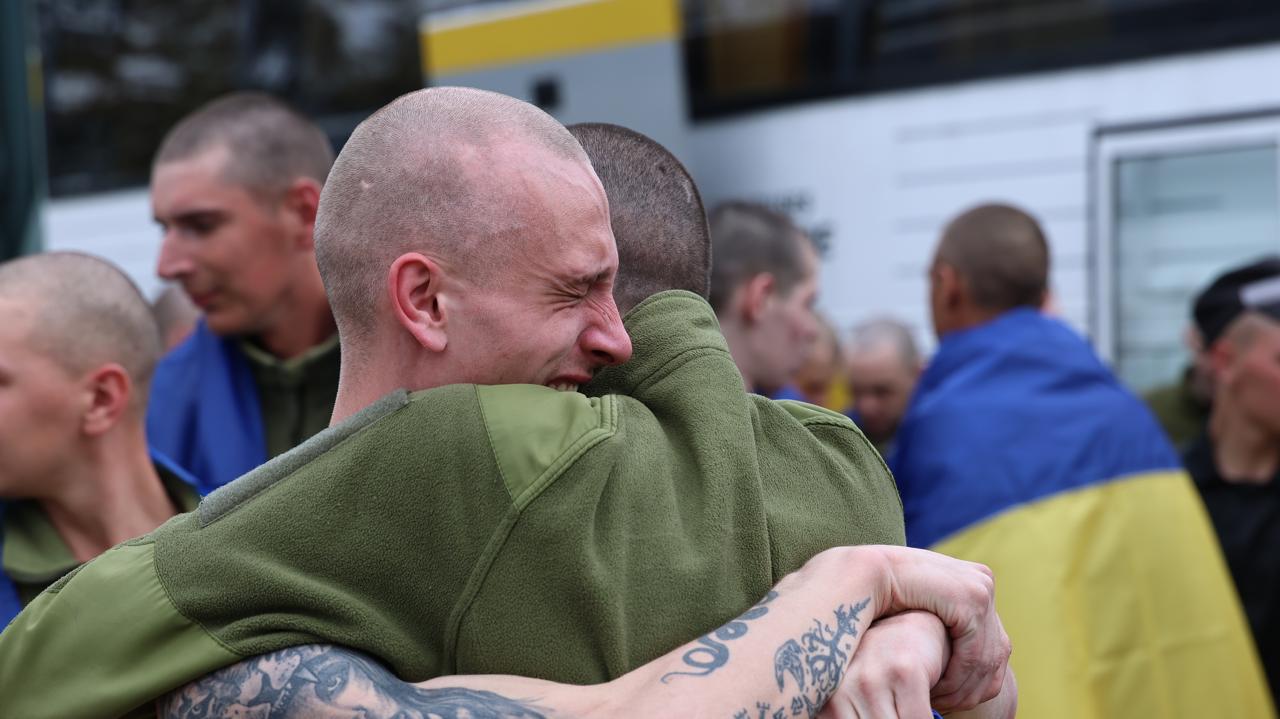 On 6 May, Ukraine returned 205 prisoners of war (POWs) home.
