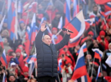 Russians support Putin Putinism war