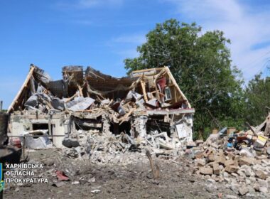 russia kills two women kupiansk hitting city 500 1500 kg bombs aftermath russia's bomb attack kharkiv oblast 25 2025 prosecutor's office d613b59b-99cd-42b6-b921-348f57eb4ef6 air-dropped fab umpk guidance kit destroyed dozens homes