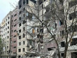 russia drops guided bomb apartment block kostiantynivka leaving multiple injured one missing aftermath russia's 7 2025 strike residential high-rise donetsk oblast 2250 russian forces carried out airstrike building using fab-250