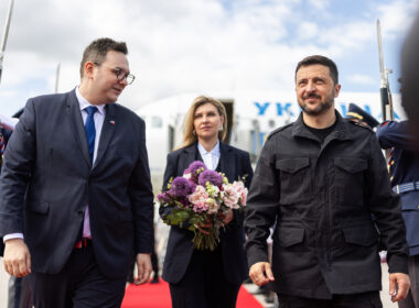 Zelenskyy heads to Prague with his eyes on the F-16s