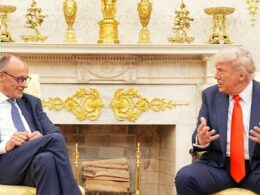 trump compares russia-ukraine war playground fight hints punishing both russia ukraine president donald (r) german chancellor friedrich merz white house 5 2025 44c84ea9-0d7f-42df-be34-474437ee said conflict need run its course before