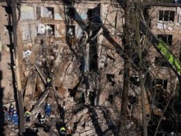 russia kills least seven civilians kyiv nearby towns pre-dawn air assault destroyed entrance high-rise building 5 honty street shevchenkivskyi district following russian strike 23 2025 suspilne news / oleksandr mahula